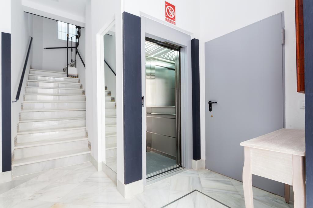 Hostly Acetres 1A Loft In City Center, Comunal Terrace, Fibre,Parking Optional Sevilla Exteriör bild